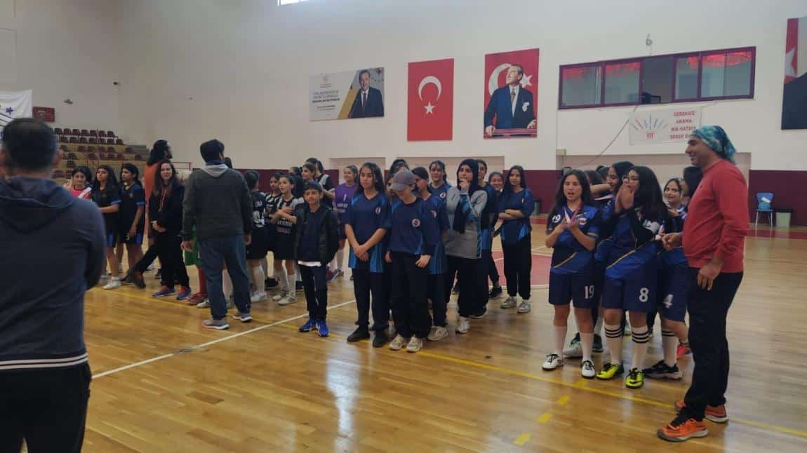 Okulumuz Antalya okullar arası 2. Küme  yildiz kız futsal Antalya 3. sü.
